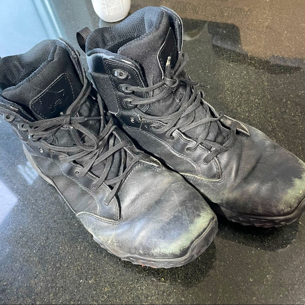 Men’s under armour boots